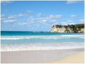 Ubicación a pie de playa, tumbonas y toallas de playa