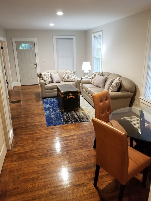 TV - The Blackberry Inn Guest House (Watkins Glen)