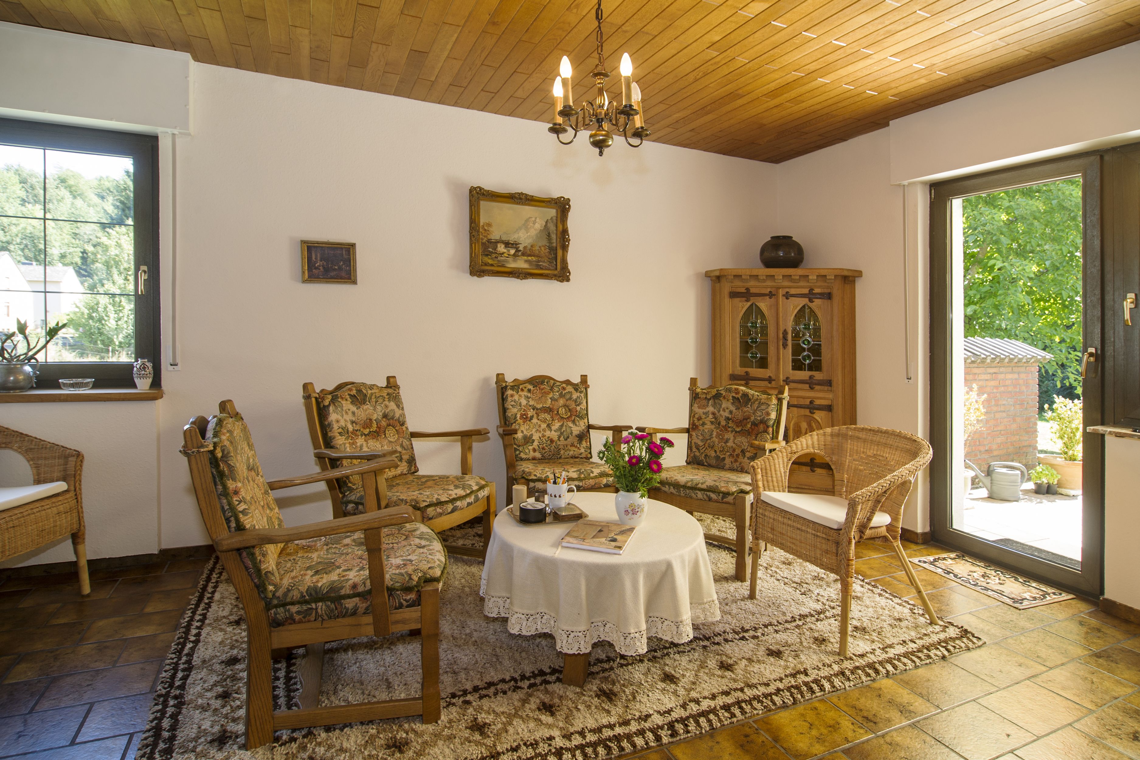 Family House, 4 Bedrooms | Ruang tamu | TV skrin rata, pemain DVD, meja ping pong 