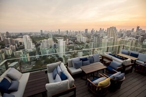 2 bars/lounges, poolside bar - Hyatt Regency Bangkok Sukhumvit (Bangkok)