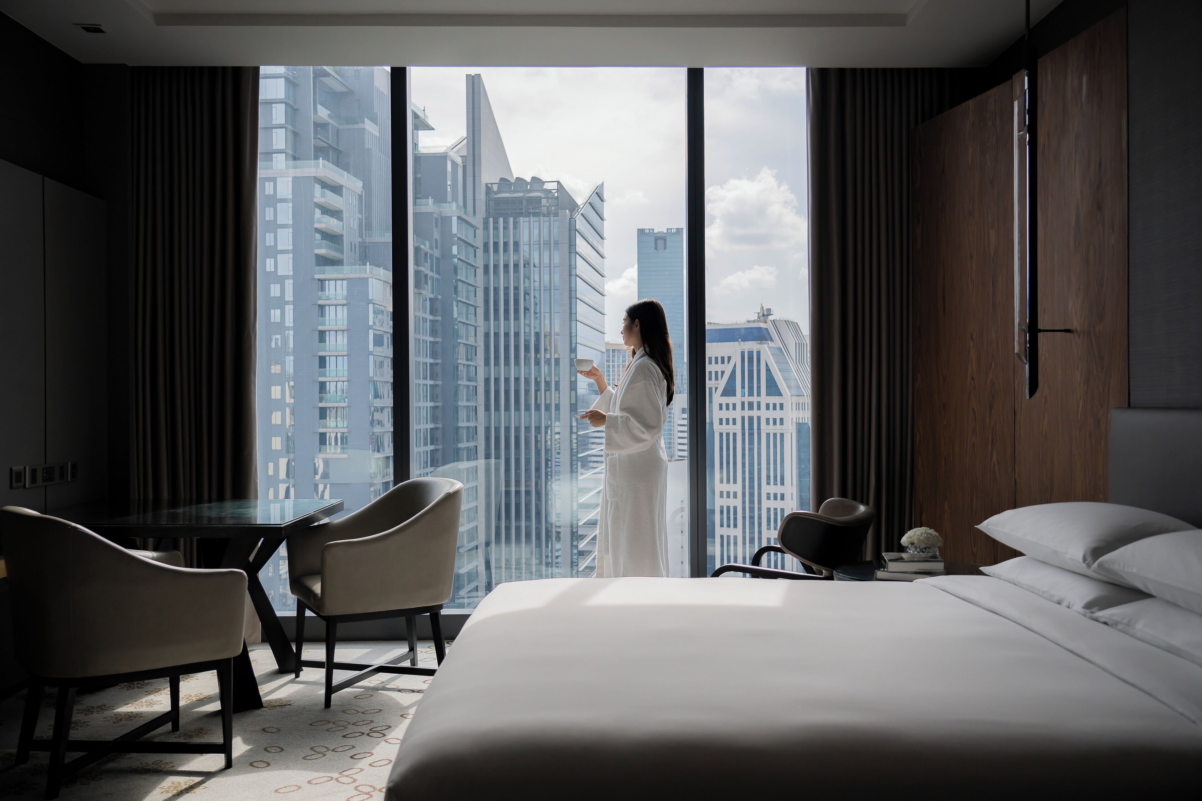 Minibar, safe på rommet, skrivebord og blendingsgardiner