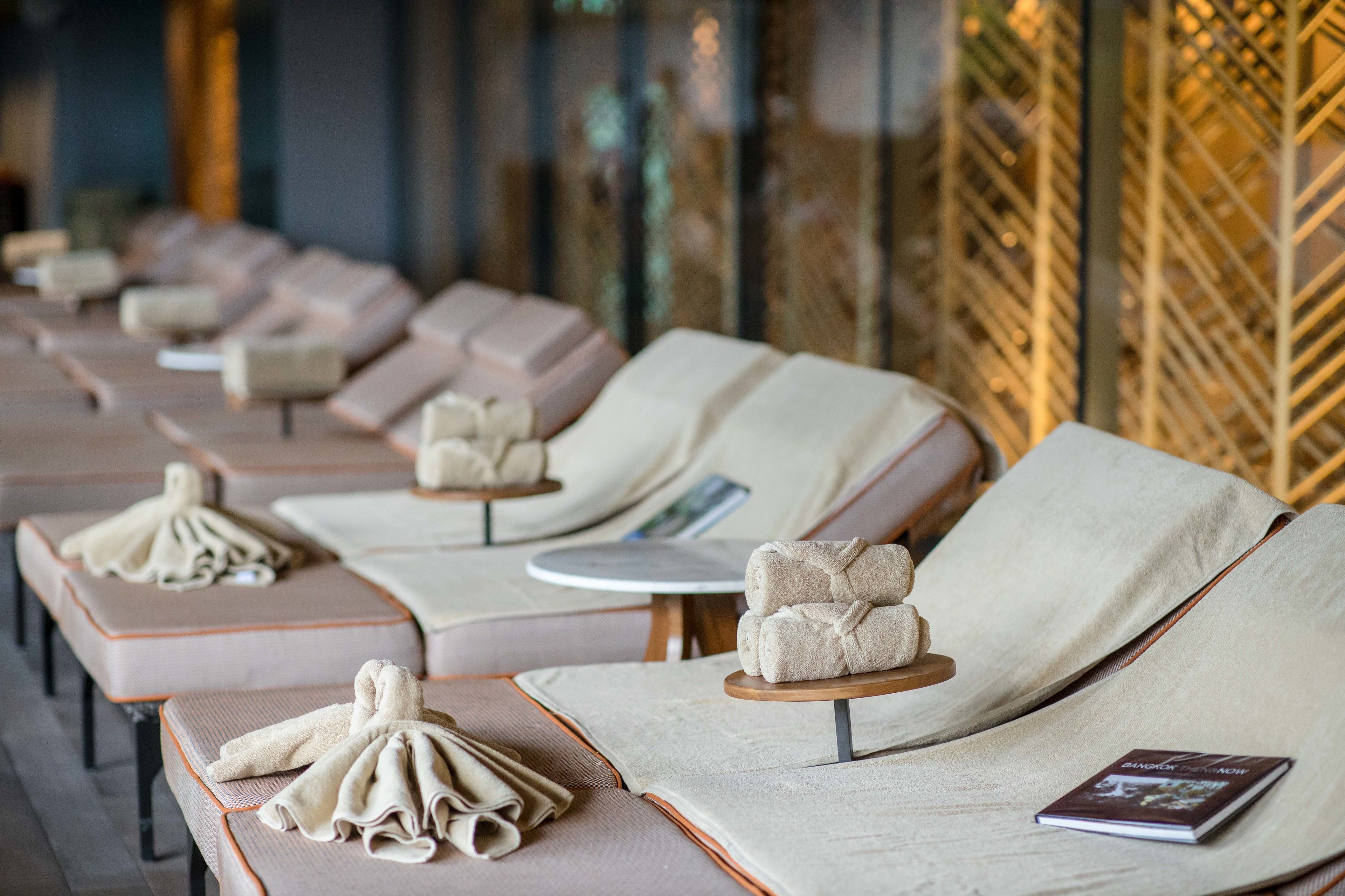 outdoor pool, open 6:00 am to 10:00 pm, pool umbrellas