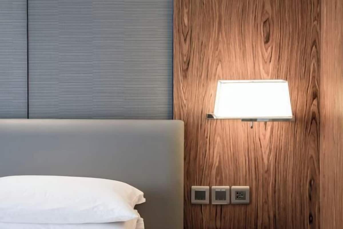 Minibar, caja fuerte, escritorio y cortinas opacas