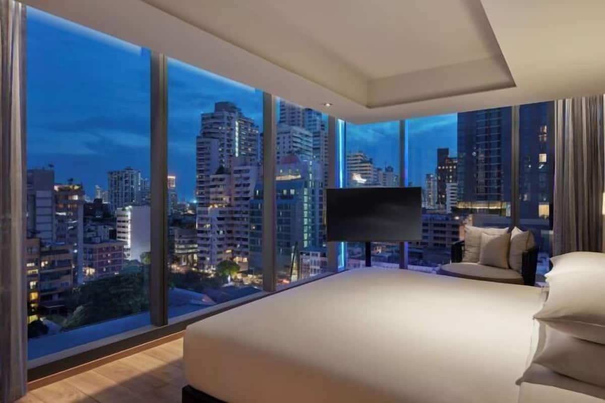 Minibar, caja fuerte, escritorio y cortinas opacas