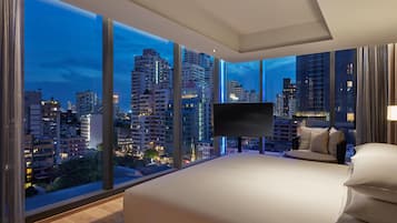 Deluxe-Suite (Regency) | Minibar, Zimmersafe, Schreibtisch, Verdunkelungsvorhänge