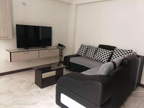 Televisor de pantalla plana de 32 polzades amb canals per cable 