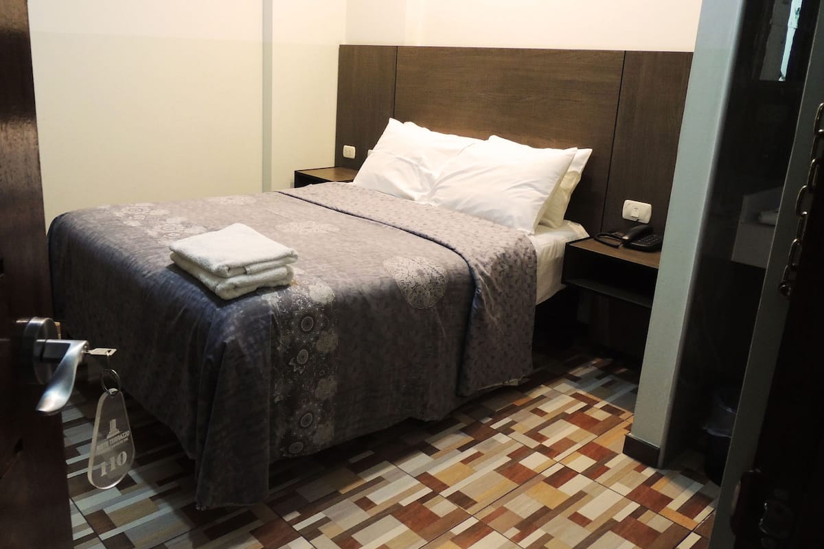 Premium bedding, down duvets, free WiFi, bed sheets