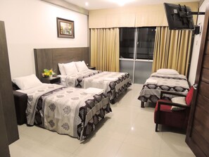 Roba de llit d'alta qualitat, cobrellits, wifi gratuïta i roba de llit 