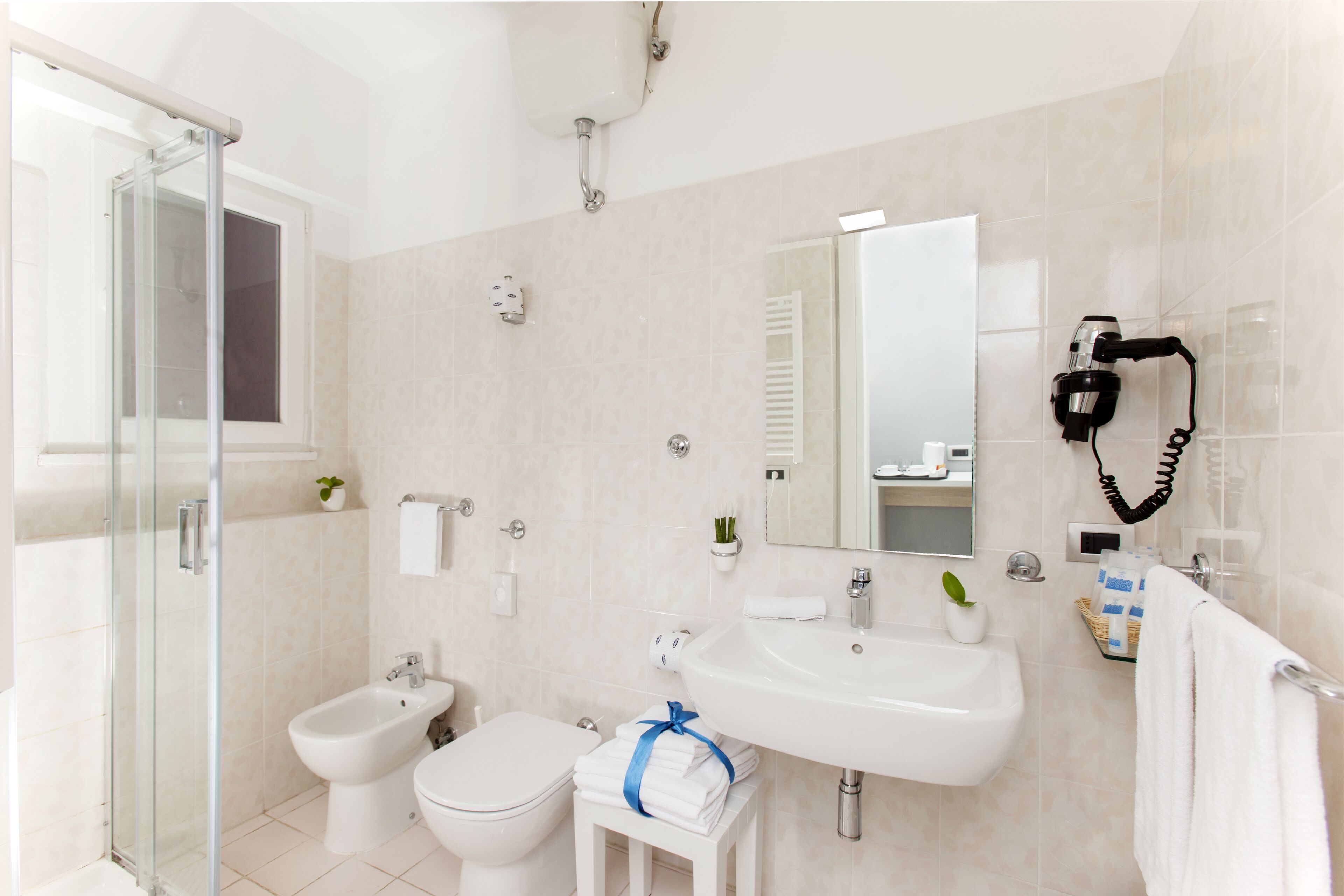 panoramic double or twin room, partial sea view | bathroom | shower, rainfall showerhead, free toiletries, hair dryer