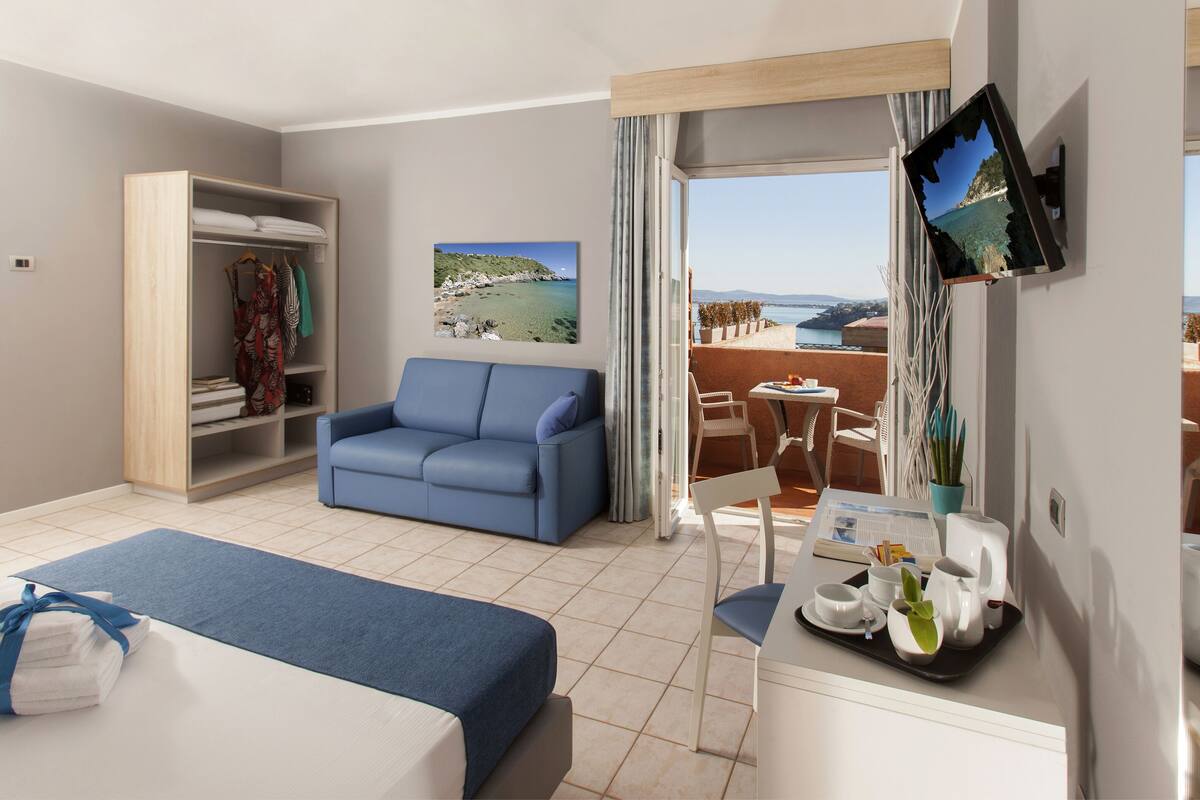 exclusive suite, balcony, sea view | 1 bedroom, premium bedding, down duvets, memory-foam beds