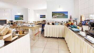 Frokostbuffé hver dag (EUR 10 per person)
