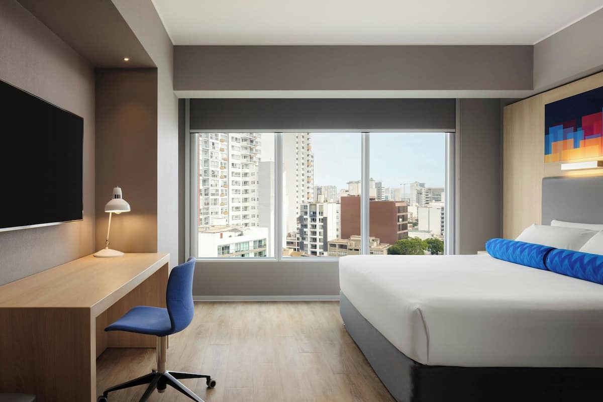 breezy, room, 1 king bed, non smoking | 1 bedroom, hypo-allergenic bedding, minibar, in-room safe