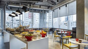 Desayuno buffet todos los días (con cargo)