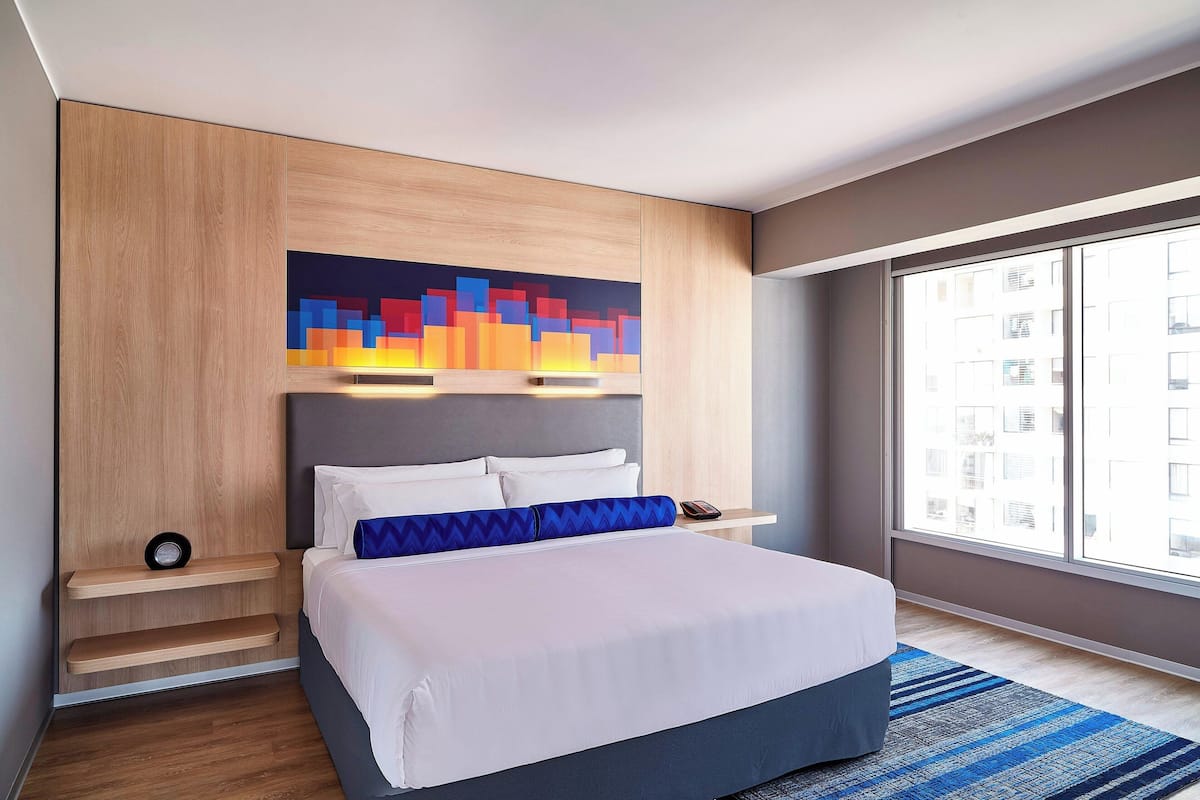 Suite, 1 King Bed, Non Smoking, City View (Corner) | 1 bedroom, hypo-allergenic bedding, minibar, in-room safe