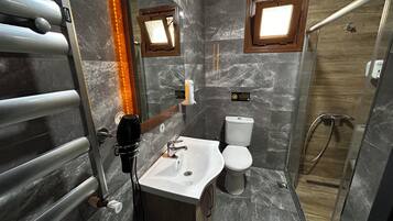 Quad Room | Bathroom