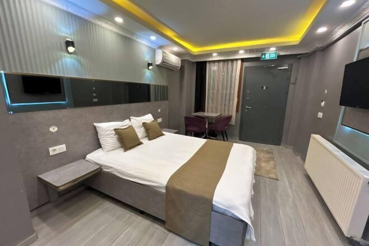 1 bedroom, premium bedding, Select Comfort beds, desk
