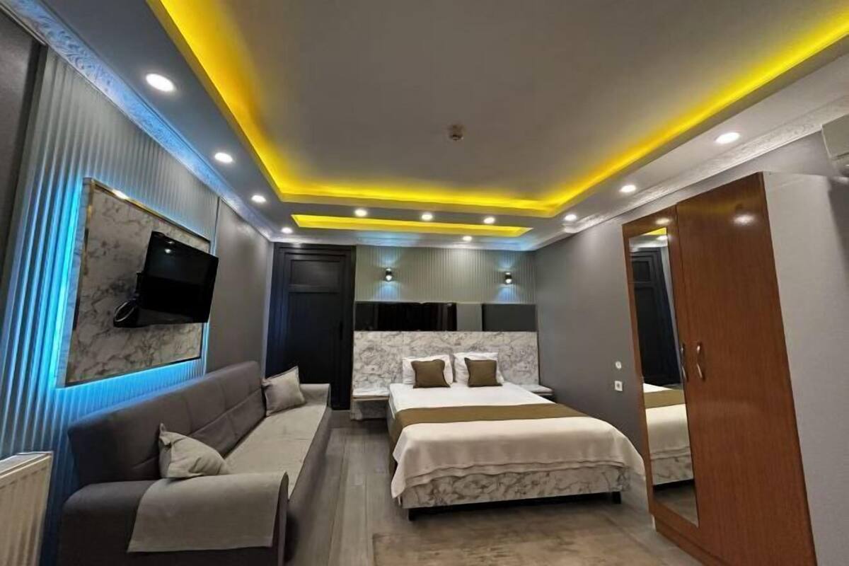 1 bedroom, premium bedding, Select Comfort beds, desk