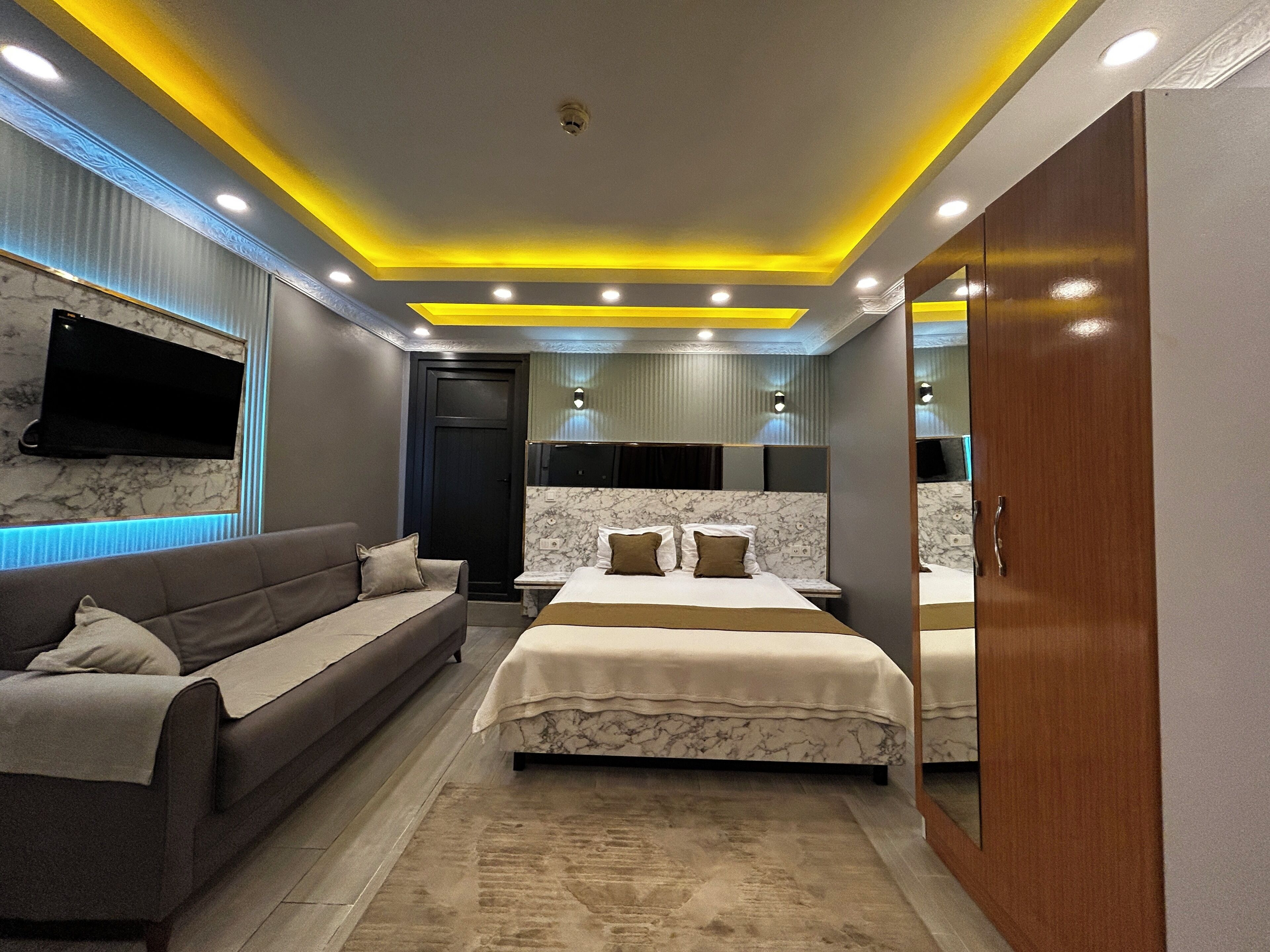 1 bedroom, premium bedding, Select Comfort beds, desk