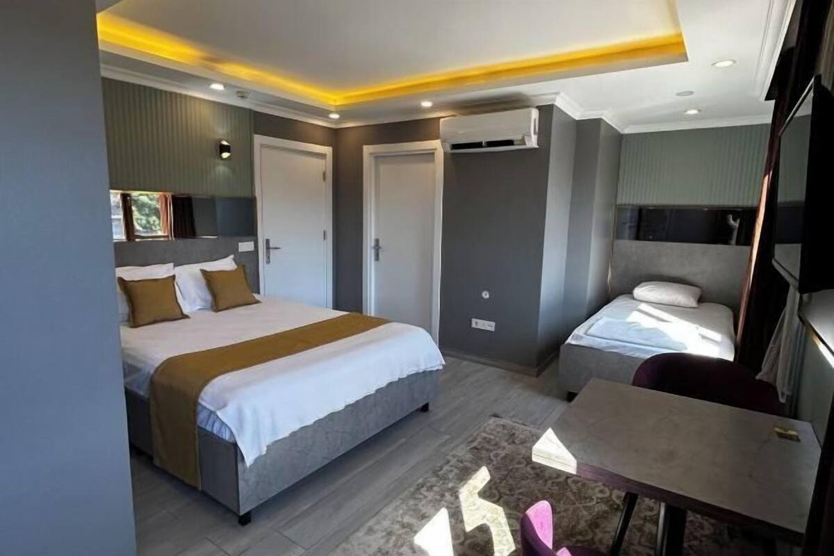1 bedroom, premium bedding, Select Comfort beds, desk