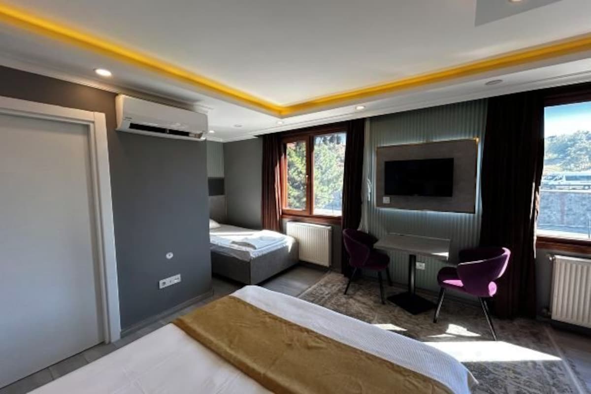1 bedroom, premium bedding, Select Comfort beds, desk