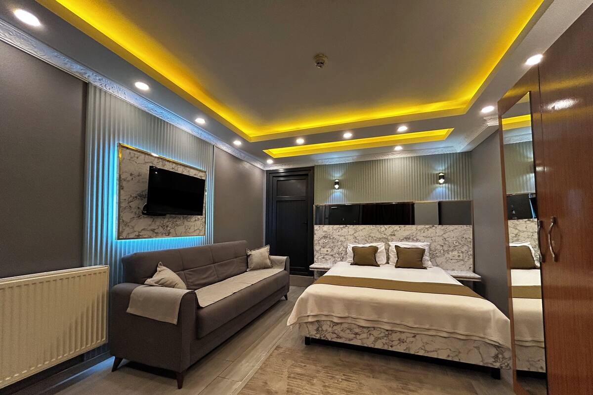 1 bedroom, premium bedding, Select Comfort beds, desk