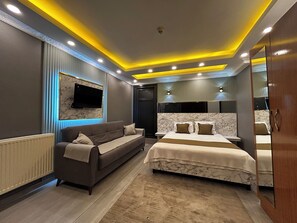 1 slaapkamer, luxe beddengoed, Select Comfort-bedden, een bureau
