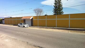 Pintu masuk properti