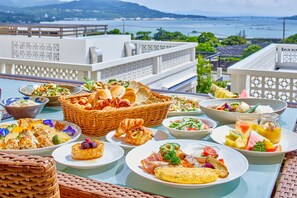 Daily buffet breakfast (JPY 4300 per person) - Ala MAHAINA CONDO HOTEL (Motobu)