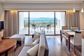 In-room safe, desk, blackout drapes, soundproofing - Ala MAHAINA CONDO HOTEL (Motobu)