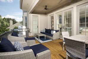 Outdoor dining - PALMETTO DUNES MINS TO BEACH LG POOL ON ROBERT TRENT JONES GLF CRSE SLEEPS 23 (Hilton Head Island)