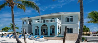 NEWLY REMODELED Luxury Turtle Tail Villa w/ Private Beach!