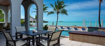 NEWLY REMODELED Luxury Turtle Tail Villa w/ Private Beach!