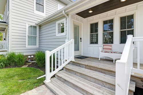 INDIANA AVENUE BEACH HOUSE 5 BDRMS. 4 BATHS. ACCOMMODATES TWELVE GUESTS!