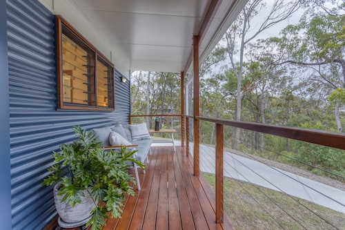 Little Mountain Retreat – Where the Bush meets the Beach