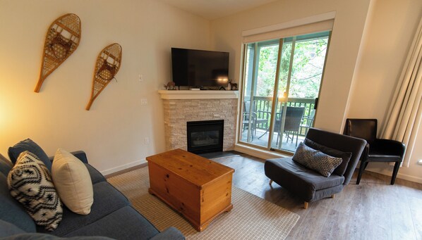 TV, fireplace - Central, Whistler Village Family Condo. Pool & Hot Tub, Free Parking & WiFi (Whistler)