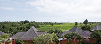 3 Bedroom Sawah Town House B4 Ocean View  