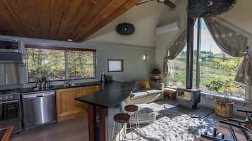 Geladeira, micro-ondas, fogão, cooktop