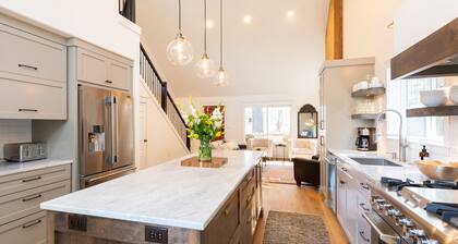 ~LARGE WESTSIDE HOME~ Walk to everything! Welcome to KINGSTON HOUSE