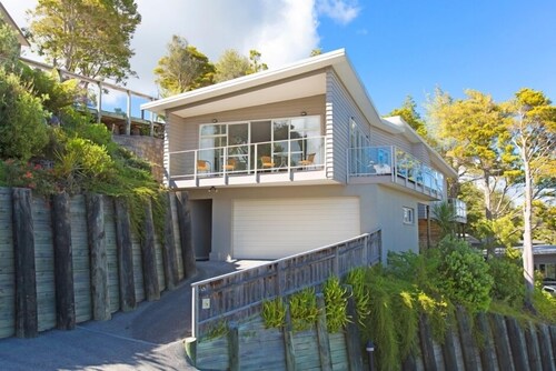 Sunny Spacious Seaview stunner