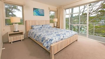 3 bedrooms, iron/ironing board, travel cot, WiFi