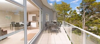 Sunny Spacious Seaview stunner