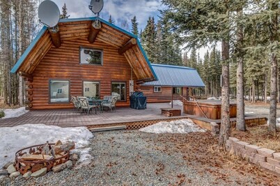 Sashas Place Kenai River Alaskan Log Cabin with HOT TUB - Maintained Daily