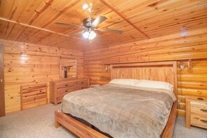 3 bedrooms, desk, free WiFi, bed sheets - Sashas Place Kenai River Alaskan Log Cabin with HOT TUB - Maintained Daily (Soldotna)