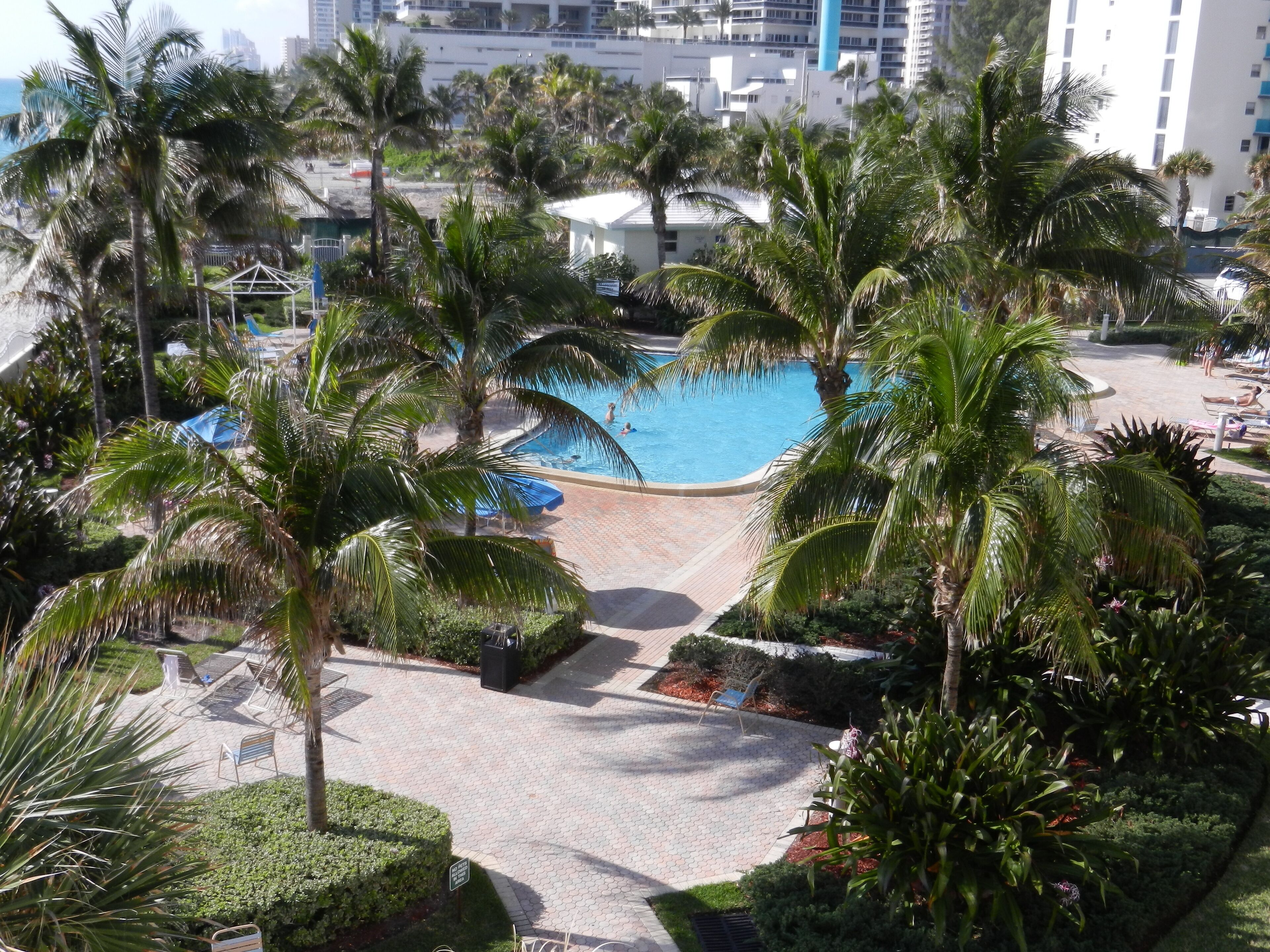 Utendørsbasseng og et oppvarmet basseng