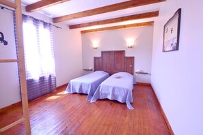 3 bedrooms, iron/ironing board, WiFi, bed sheets - PROMOTION for May 26 MAY 1 JUNE (Saint-Florent)