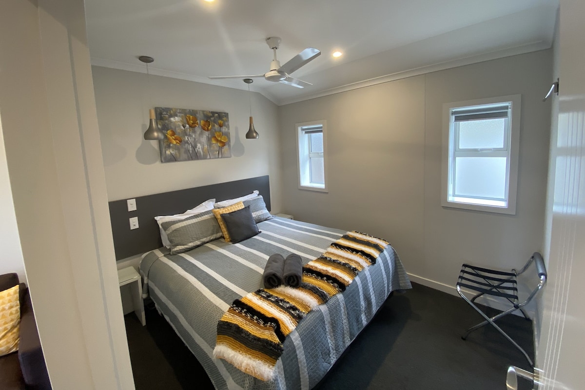 Premium bedding, down comforters, pillowtop beds, desk