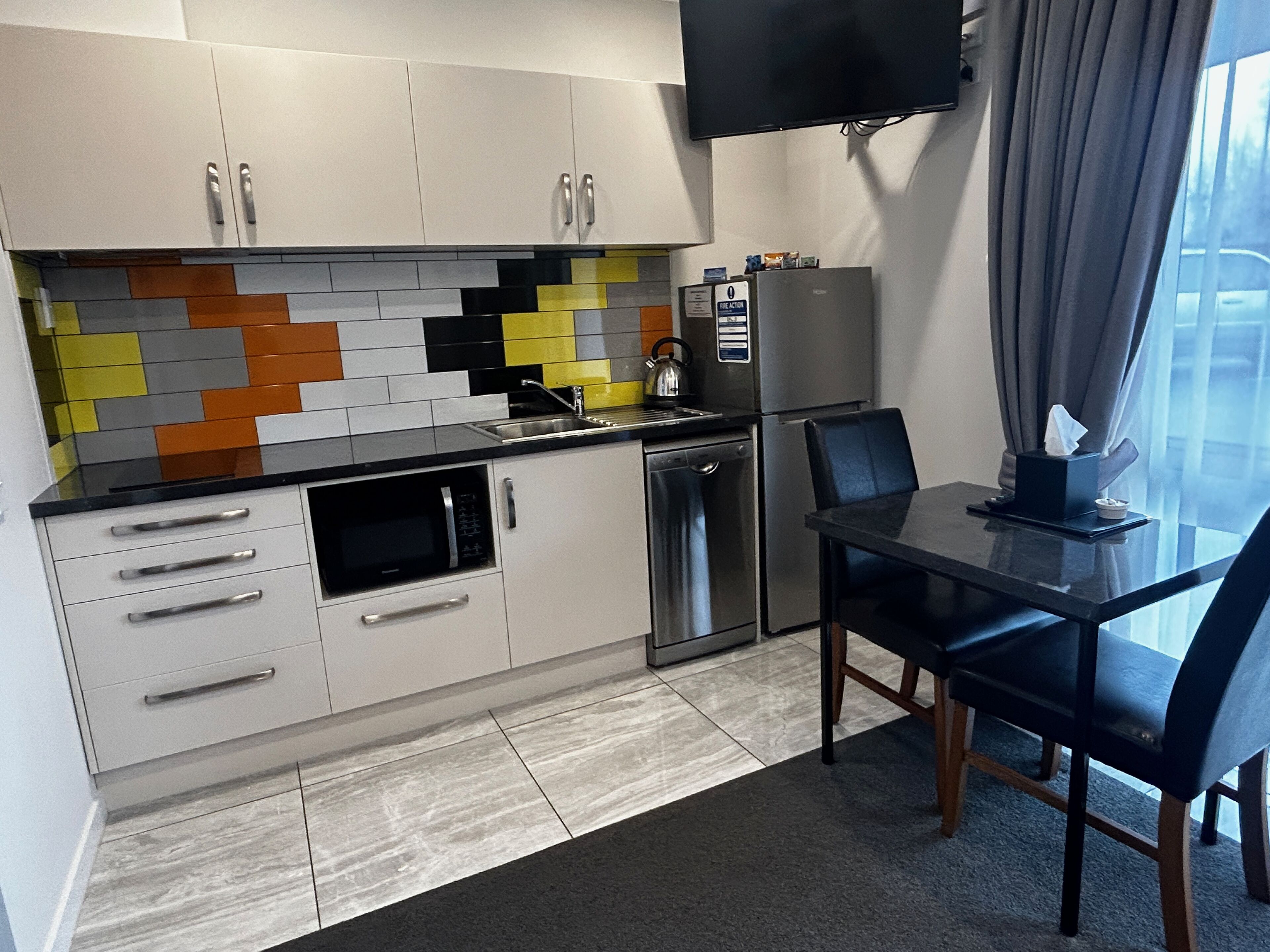 1-Bedroom Apartment | 私人厨房 | 冰箱、微波炉、炉灶、茶具/咖啡用具