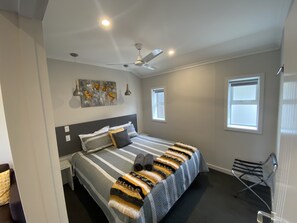 Premium bedding, down duvets, pillow-top beds, individually decorated - BigSky Motels (Omarama)