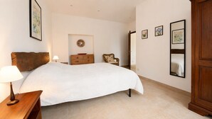 Room - Albegna: stylish nature house with garden and view (Roccalbegna)