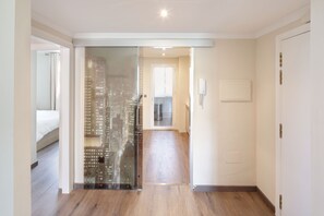 2 dormitorios, tabla de planchar con plancha, Internet y ropa de cama